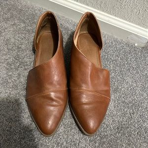 Camel open side shoes, size 8W